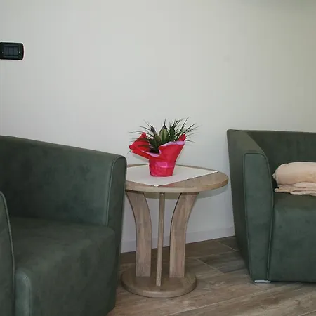 Azienda Agrituristica Calronche مزرعة للإقامة *